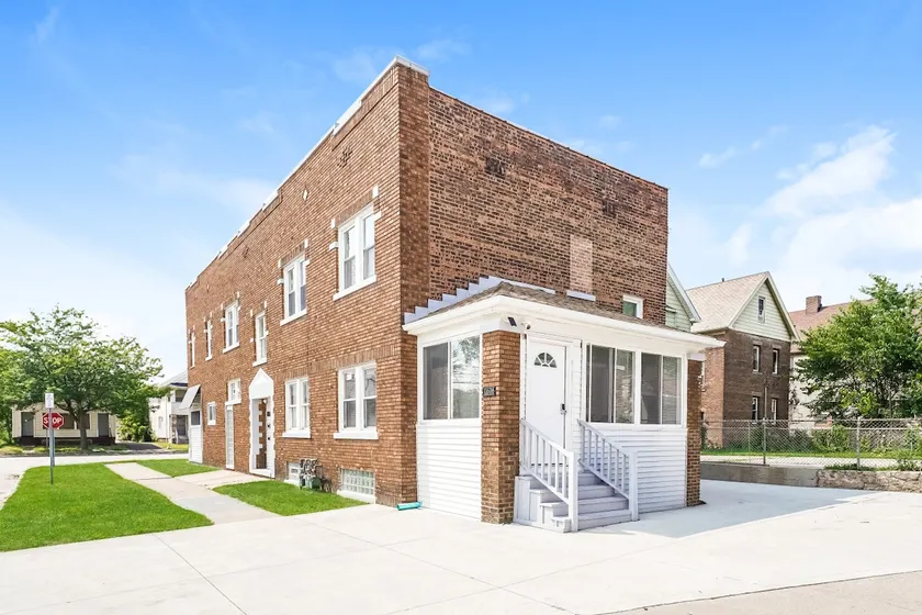 Modern 3 Bedroom Near Downtown, I-90 & Lake Erie - Image 1