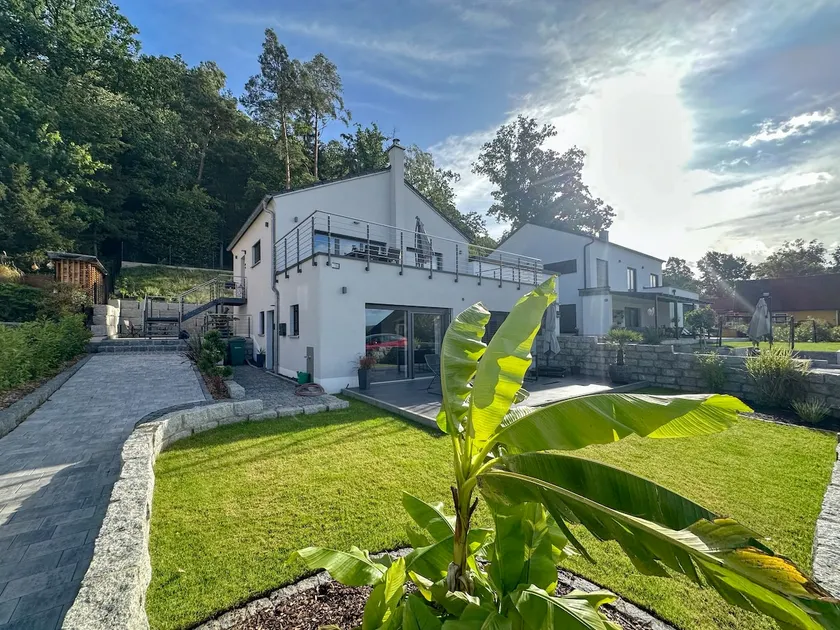 Apartment with roof terrace - Image 1