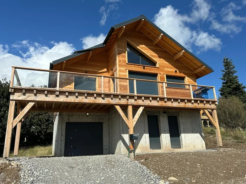 Spacious house with stunning views Puy-Sanières - Image 1