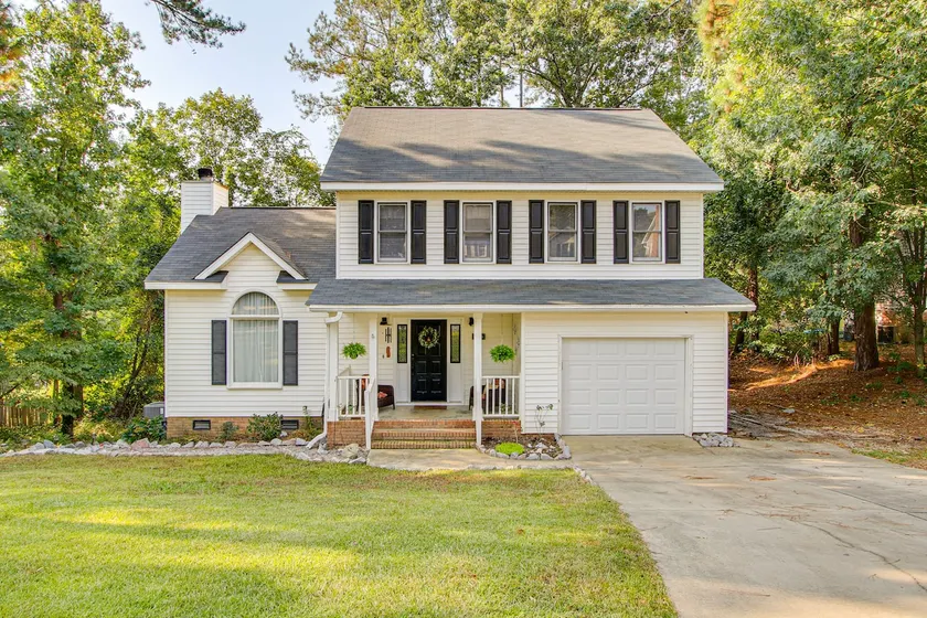 3 Mi to Marina: Quiet Getaway w/ Deck in Lexington - Image 1
