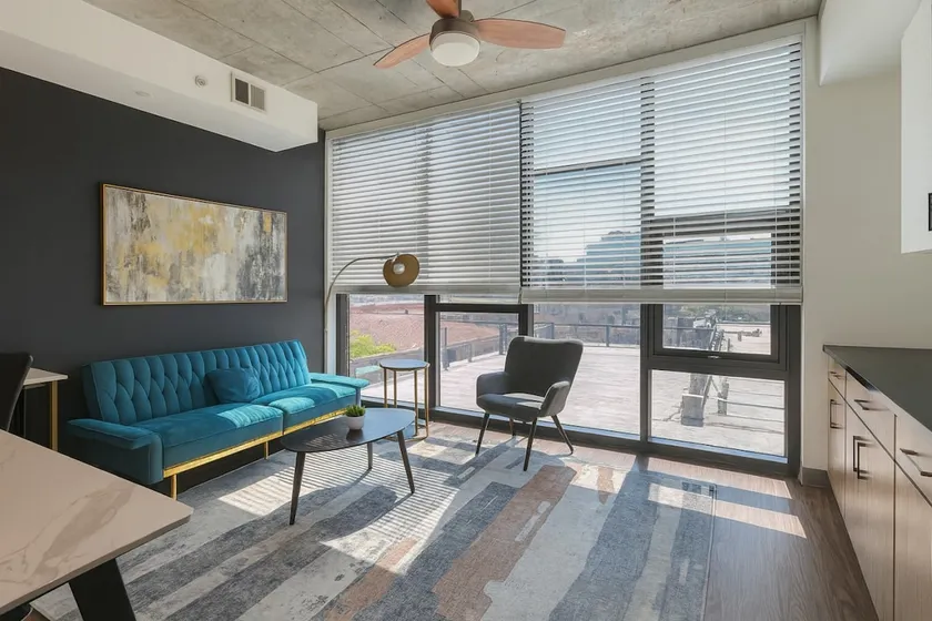Stylish 2BR Rooftop Views plus Sky Lounge - Image 1