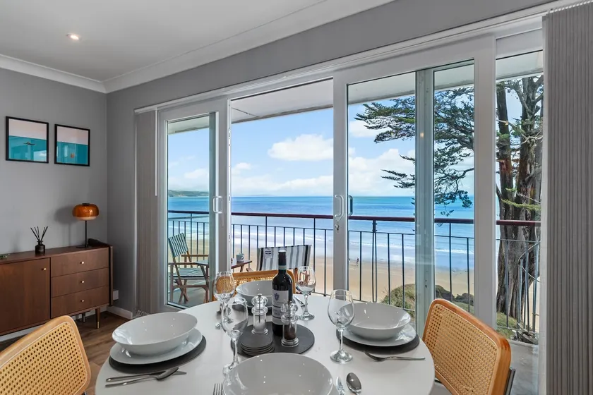 Agradable apartamento vacacional con jardín | Vistas al agua | En la playa - Image 1
