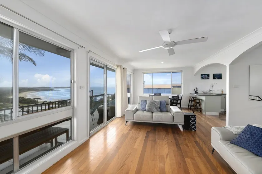 Emerald Views Signal Street 9 - Stunning views of Emerald Beach - Image 1
