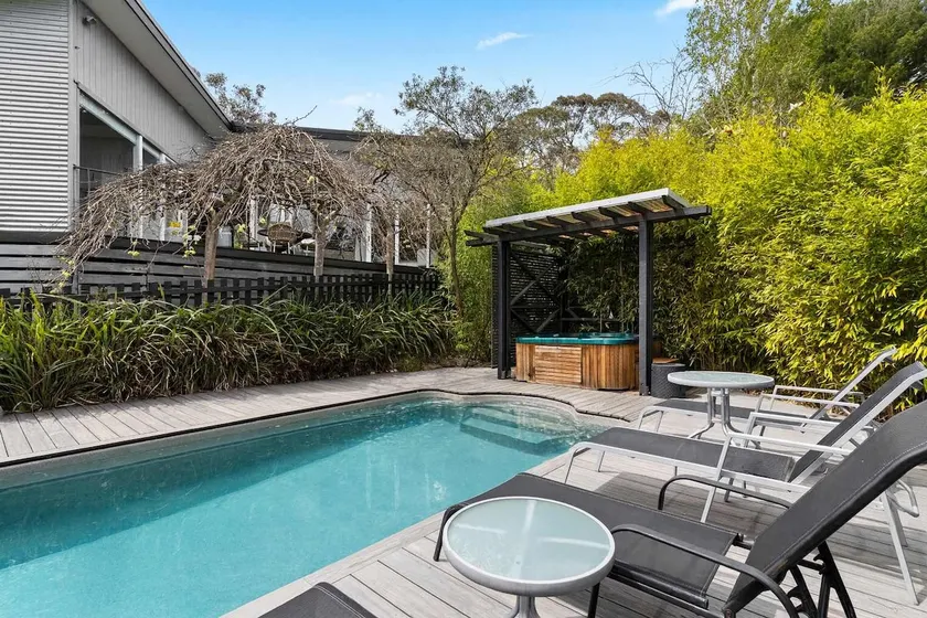 Stylish 2BR w Pool with Spa in central Daylesford - Image 1