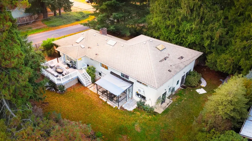 Green Lake 6BR House Fire Pit, Gym, Pets, Big Yard - Image 1