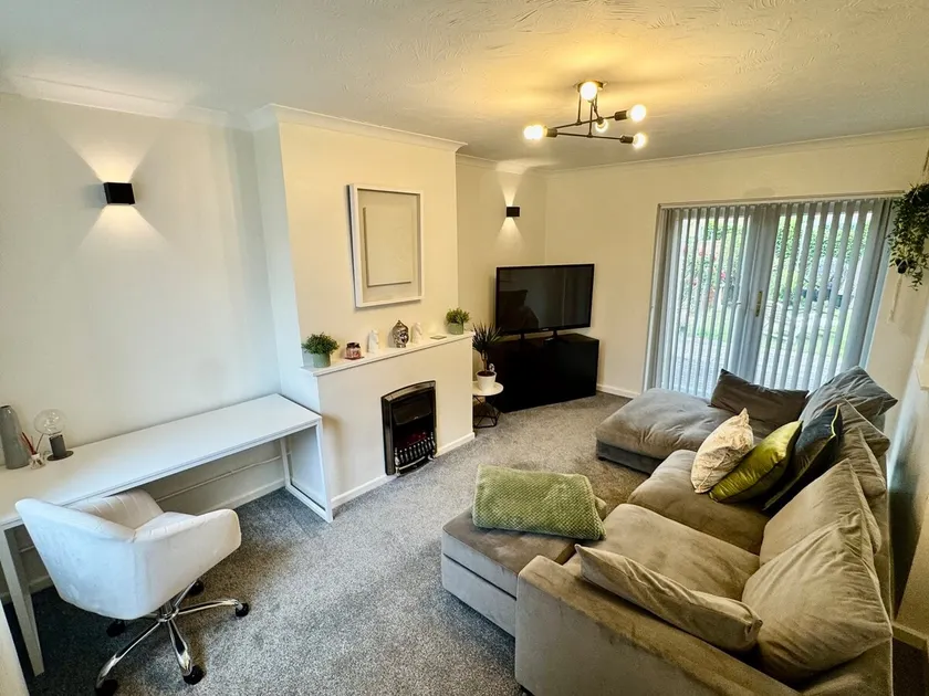 Comfortable 3BR house-parking close to city centre - Image 1