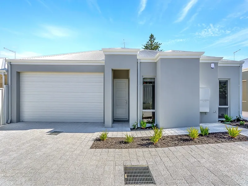 Home with Courtyard - Close to Beaches and Shops - Image 1