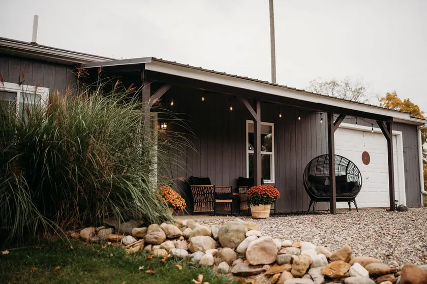 Farm Cottage with Hot Tub, Sauna, Flower Fields - Image 1