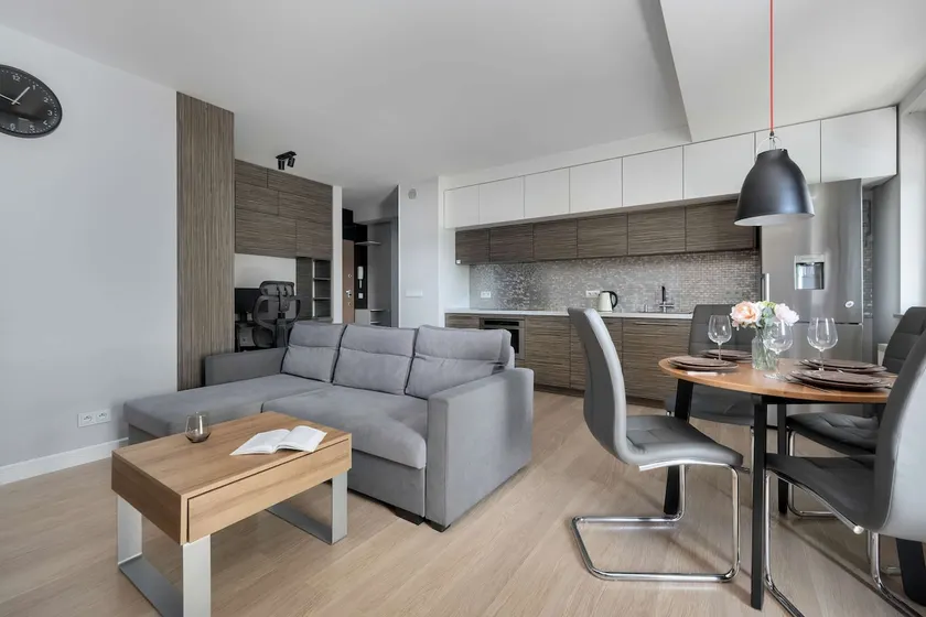 Wyjątkowy Apartament z Parkingiem by Noclegi Renters - Image 1