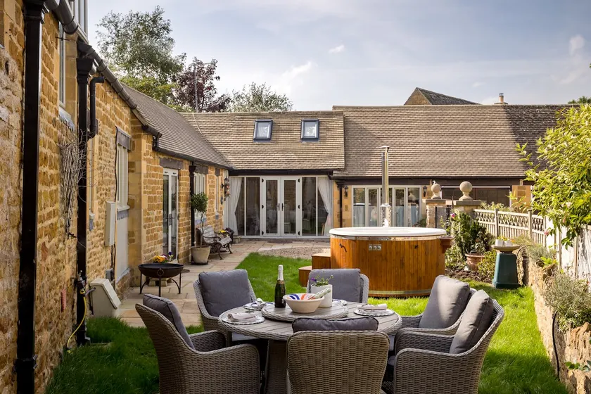 Luxury Boutique Barn Hideaway Near Bourton with Hot Tub - Image 1
