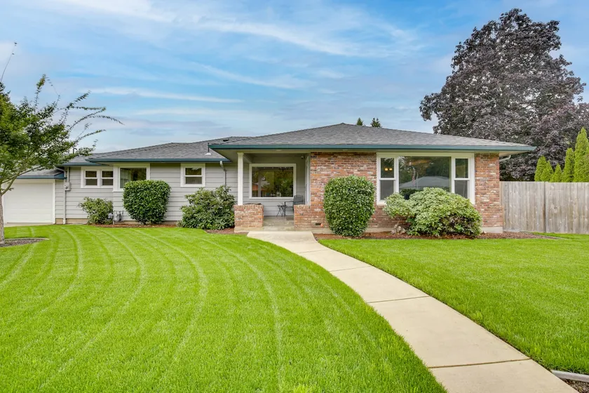 Willamette Valley Family Home w/ Fenced Yard - Image 1