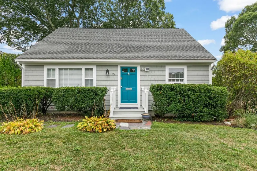 Modern Falmouth Home Close to Water and Town - Image 1