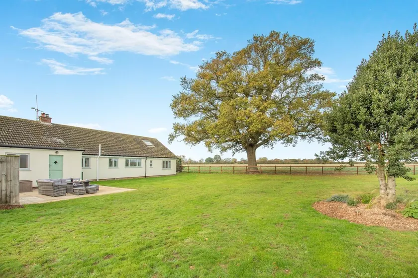 5 Bed in Washbrook oc-m33105 - Image 1