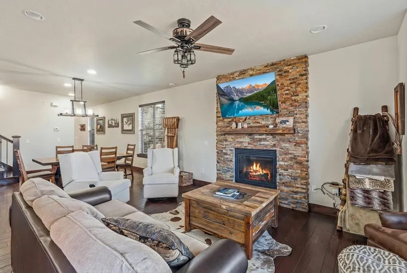 Aspen Crest Condo 4BR Clubhouse Access - Image 1