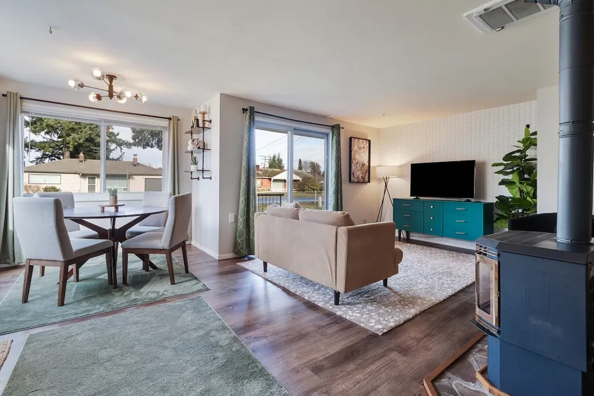 Pet-Friendly 2 Bedroom with Fenced Yard - Image 1
