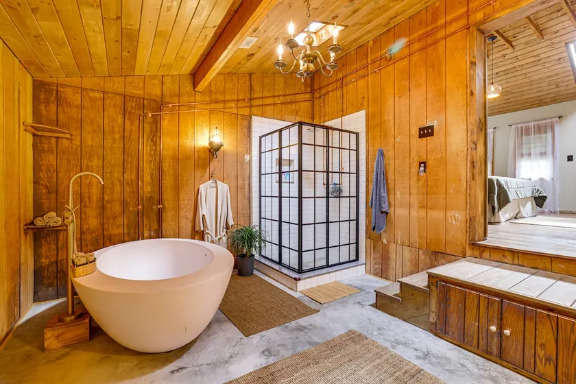 Ski, Swim, Relax: Old-fashioned Poconos Getaway - Image 1
