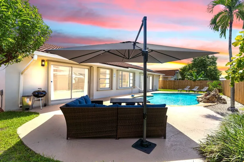 Heated Pool BBQ Spain Villa Near FIU - Image 1