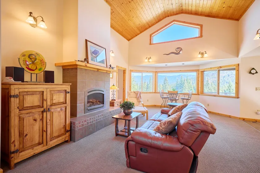 Hot Tub + Pet Friendly, Near Golf and Stevens Pass - Image 1