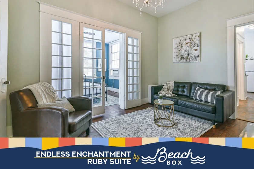 3 Room 2nd-Floor Suite near Beach, Pier, Strand - Image 1