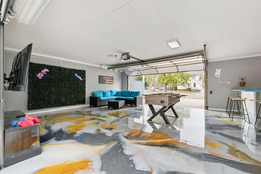 Pet Friendly / Gated Backyard / Game room/ Hot Tub - Image 1