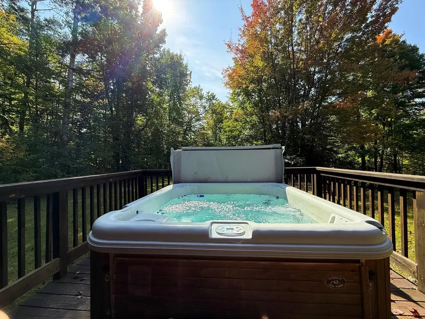 Frosthaven Unit 2-Hot Tub and Sauna - Image 1