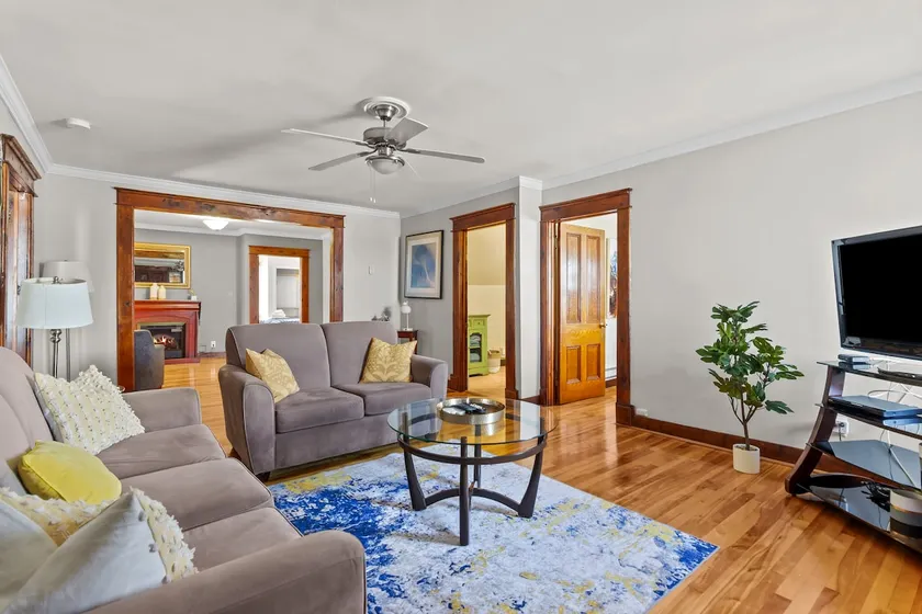 Spacious 3BR Parking Pet-Friendly - Image 1