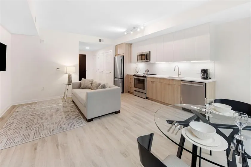 Experience Capitol Hill in Style! - Image 1
