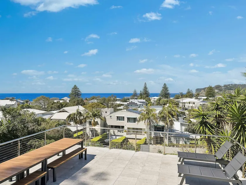 Ocean Views Every Room. 100m to Beach. Sleeps 13 - Image 1