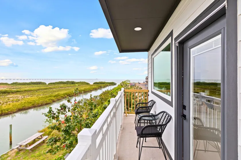 High-end Waterfront | Near Beach & SpaceX Views - Image 1