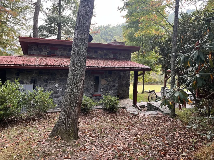 New! Stone Haven Cottage by Buffalo Mtn Getaway - Image 1