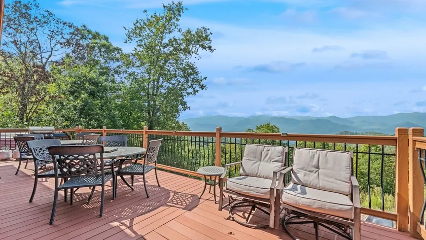 Secluded Smoky Mountain Log Cabin Retreat - Image 1