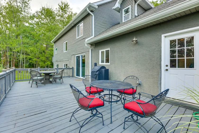 Large Yard w/ Pond: Family Retreat in New Albany! - Image 1