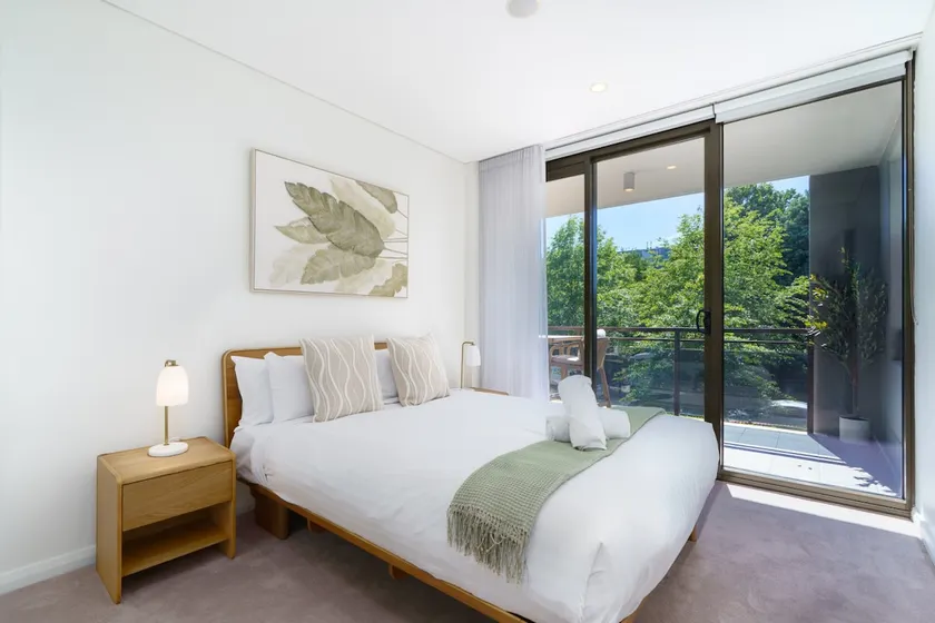Luxury Newly Furnished 2BR Apartment in Barton - Image 1