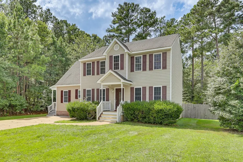 Classic Colonial Home w/ Private Yard in Richmond! - Image 1
