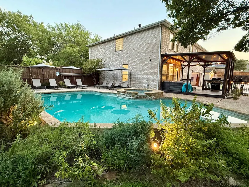 Lakeside Retreat with Pool, Arcade & Mini Golf - Image 1