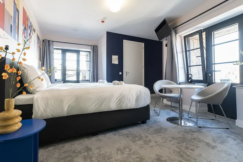 Apartment with balcony and kitchen - Image 1