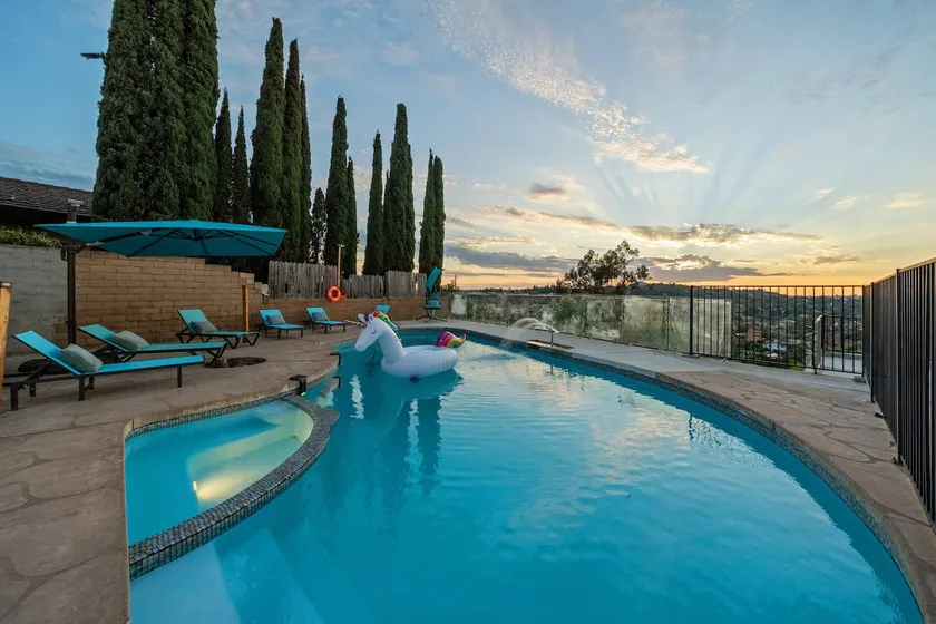 4BR/2Bth, Pool, View, 4 Parking, King Bed, BigYard - Image 1