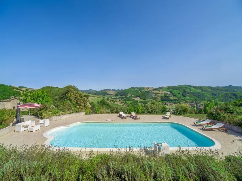 Beautiful Villa in Belforte all'Isauro with Swimming Pool - Image 1