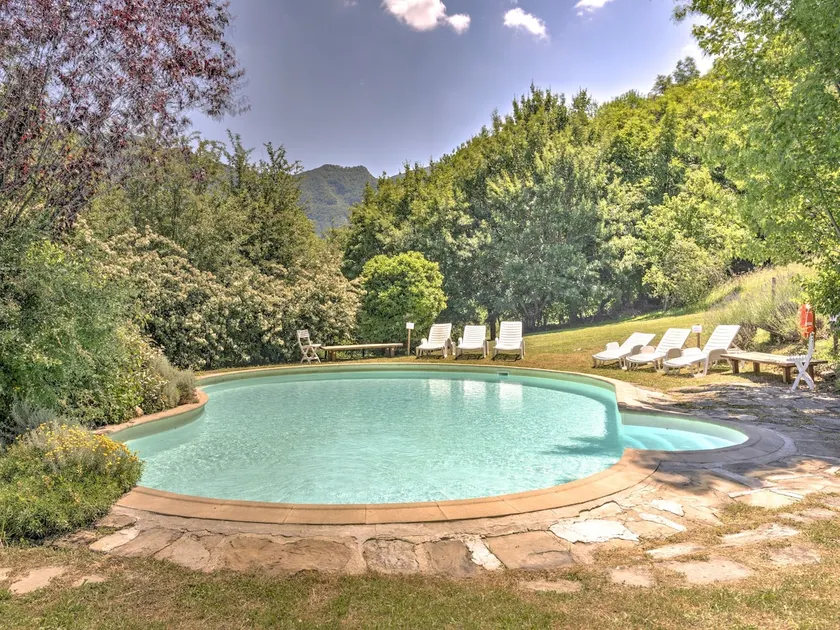 Independent apartment with pool - Image 1