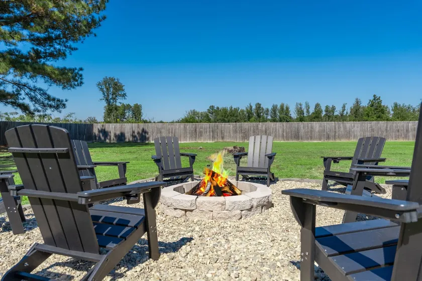 Cozy Texas Getaway w/ Fireplace Near Lakes - Image 1