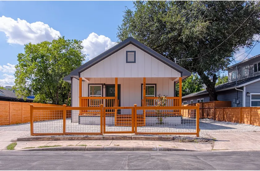 Comfy and Happy Stays Near Riverwalk and Downtown - Image 1