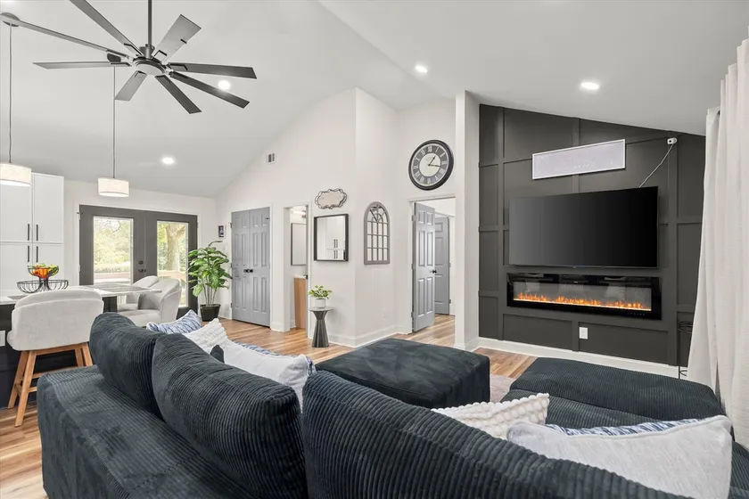 Spacious 3BR 3BA Home Modern Renovation - Image 1