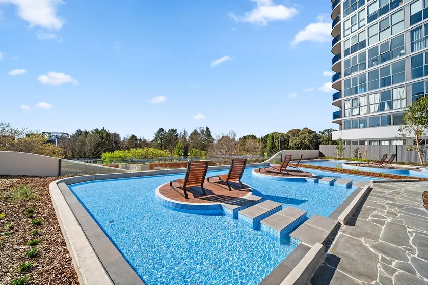 Apartment with Gym and Indoor Pool Access - Image 1