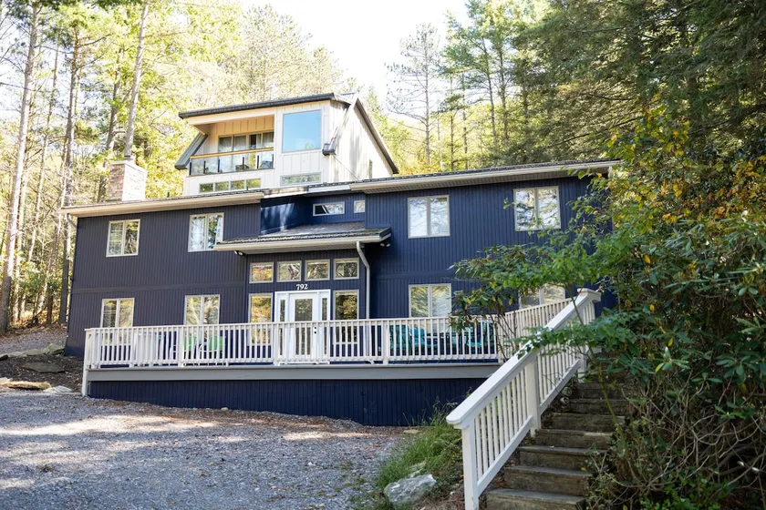 Blue Anchor- Lakefront 8 Bedroom with Indoor Pool - Image 1