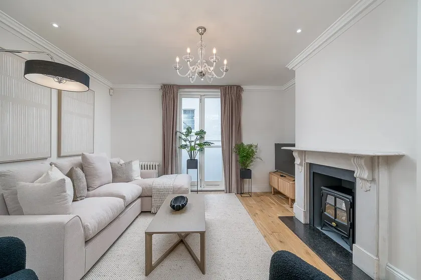 Elegant 3 bd house in Knightsbridge - Image 1