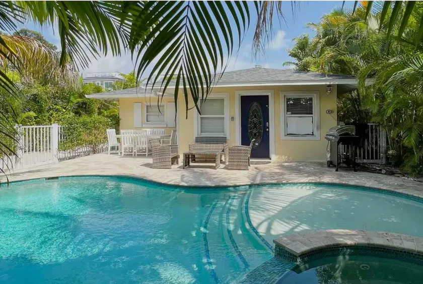 Lazy Days - 1 block to the Beach Private Pool - Image 1