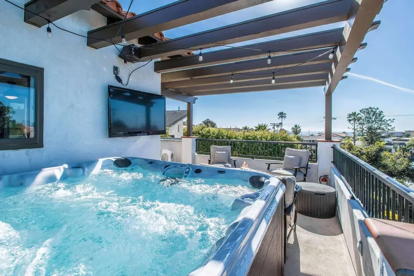 Oceanview Penthouse  HotTub  Walk to Village/Beach - Image 1