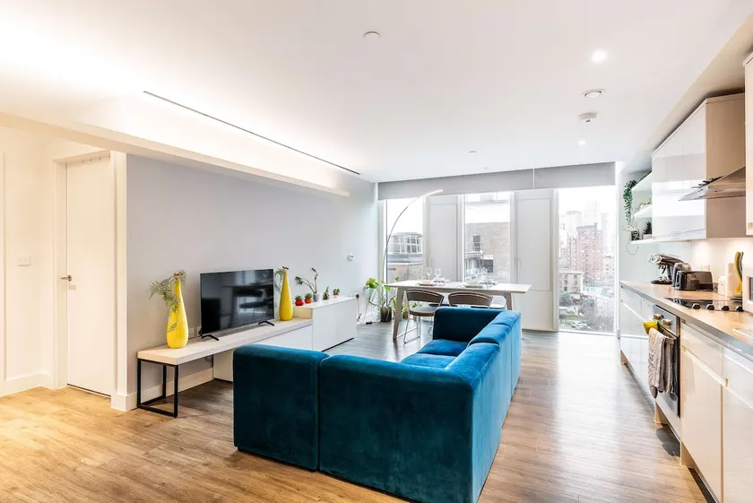 Modern and Stylish 2 Bedroom Flat With a Stunning View - Image 1