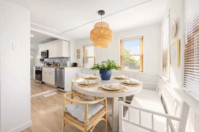 Derby-ready home near Churchill Downs with parking - Image 1