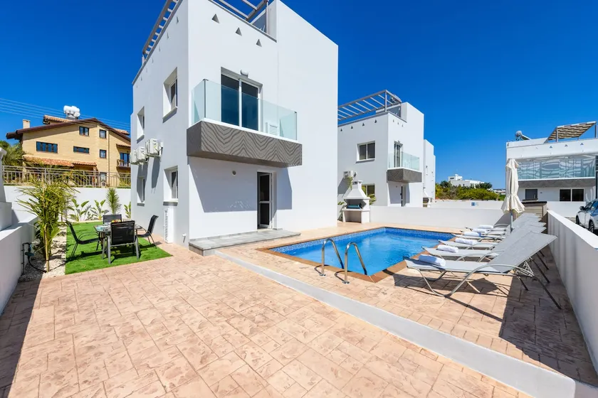 Nissini Villa #8 - Image 1